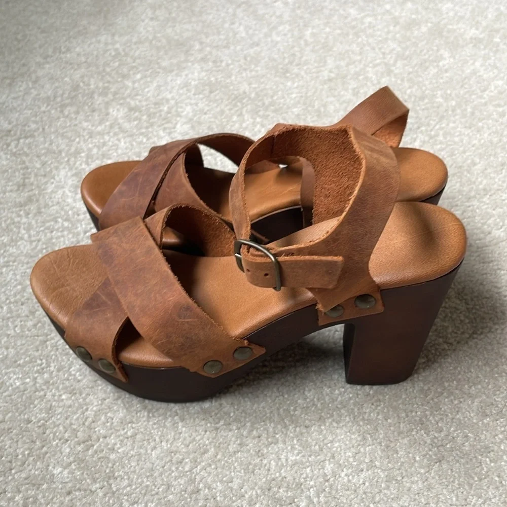 🚁 Italian made clog sandals: